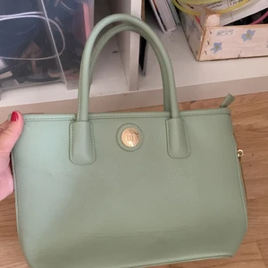 Väska  - En lite fin bästa som få plats med rätt så mycket ändå. Nästan som ny 