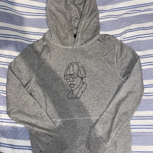 Tyler The Creator IGOR hoodie  - Själv broderat in IGOR på en vanlig grå H&M hoodie. Fått väldigt många komplimanger för den :)  Kan mötas upp på T-Centralen i stockholm!