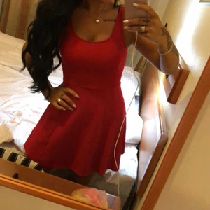 klänning - fin klänning som formar kroppen