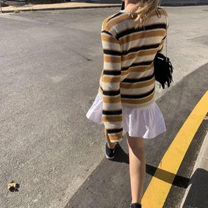 Stickad tröja  - Jätte jätte fin tröja från zara, passar både till sommar och vinter, väldigt tunn och luftig, säljer pga att jag har för mycket kläder! 