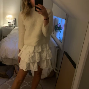 Kjol strl s - Superfin kjol som tyvärr inte kommer till användning! Köpt i spanien! Strl s