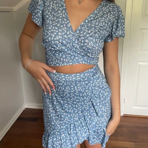 Fint blommig set - Fint blommigt set från shein. Strl Xs.