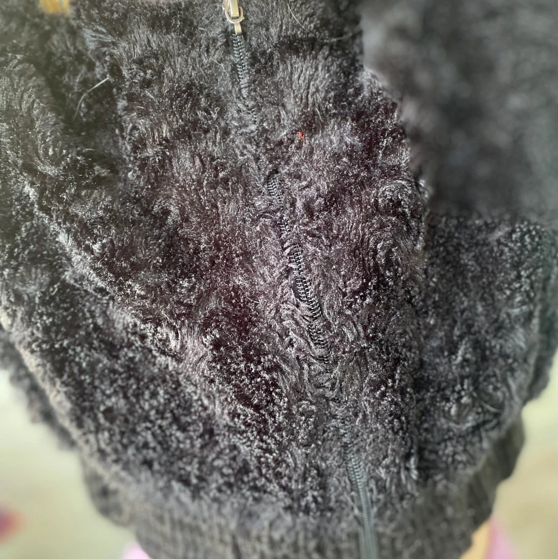 Svart lurvig tröja - 90