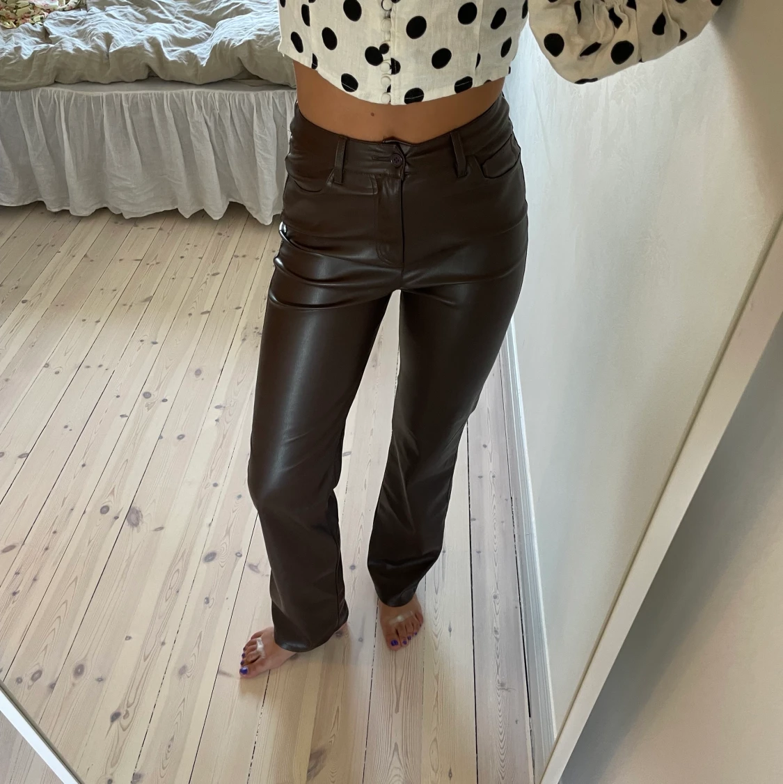 Bruna läderbyxor i PU