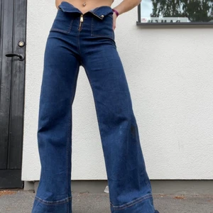 Alice McCall Jeans - Nyskick! Kostar 1900 som nya, denna modell är även svår att få tag på. 