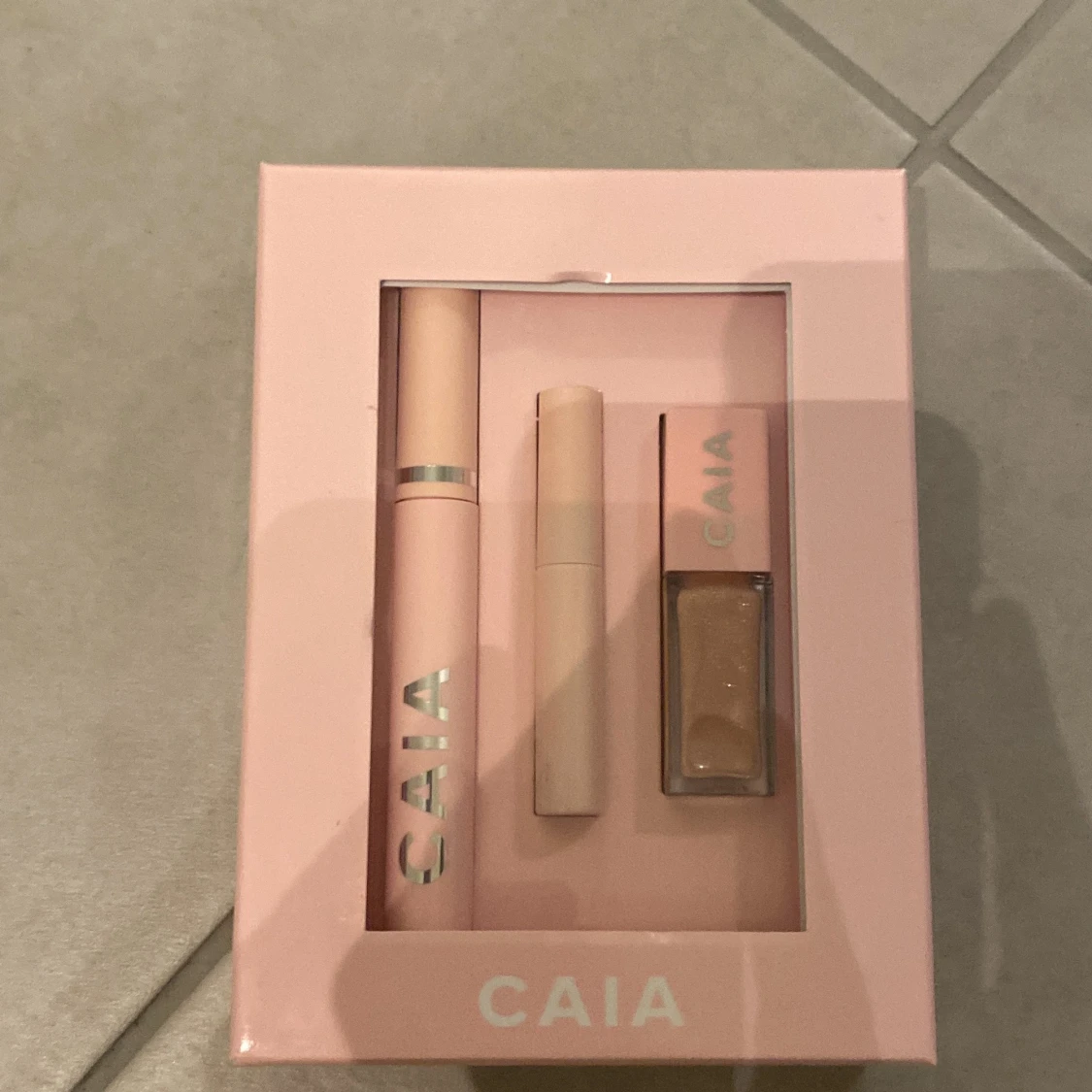 Caia cosmetics - 90