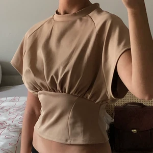 Beige top - Fin beige top från nakd🌟 använd få gånger, i nyskick!