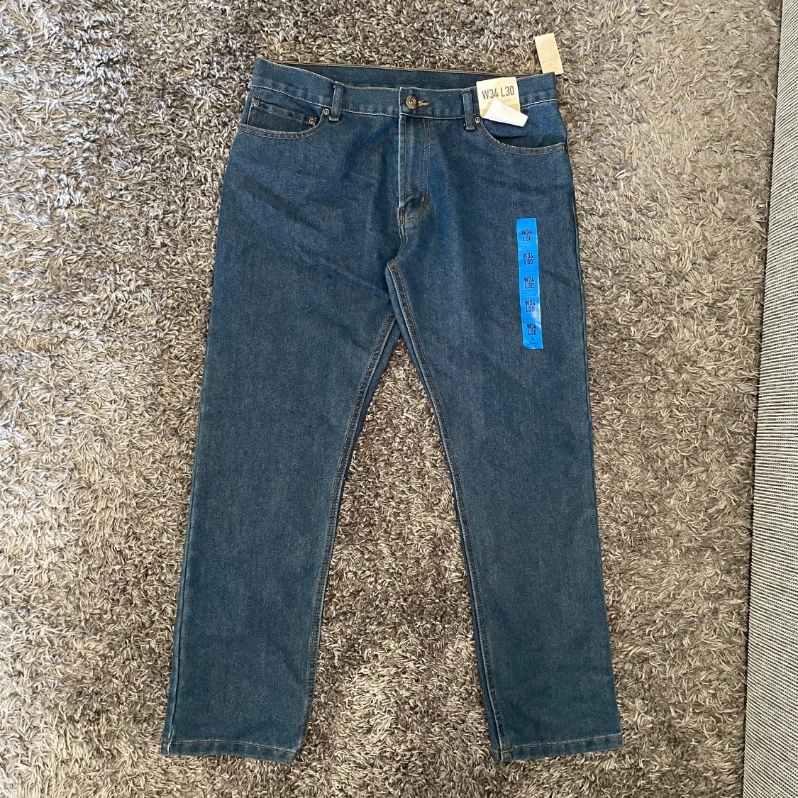 Oanvända jeans 