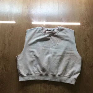 Fin tröja i vit och rosa - Den passar väldigt bra för en i xs men även s