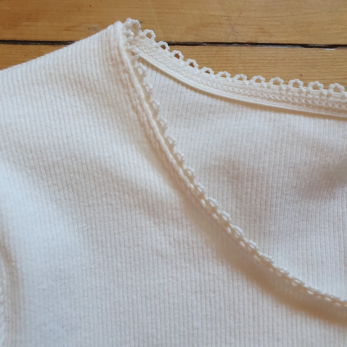 Vit ribbad t-shirt - 90