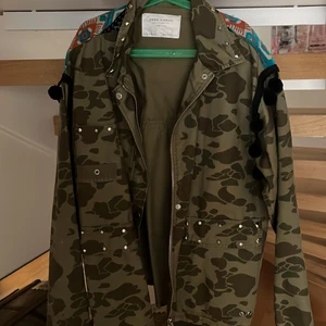 Zara vintage jacka - Säljer denna knappt använda jacka! Storlek Xs 💚