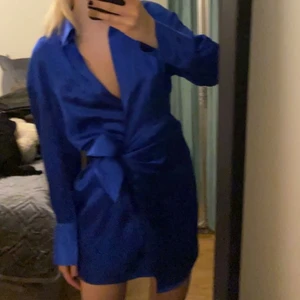 Zara - Superfin klänning från zara, helt ny 😍 oanvänd och jag köpte den för ca 550kr. Köparen står för frakten! 😍