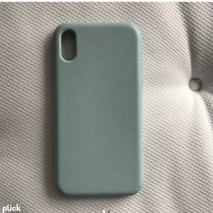 Ett blått iPhone skal - Det är iPhone xs. Jättefint men har inte sån mobil längre. Pris kan diskuteras 