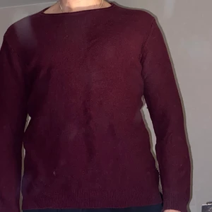Virkad tröja str M - Vinröd tröja 