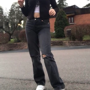 Gråa baggy jeans - Köpta från junkyard för ca ett år sen men kommer inte längre till användning.