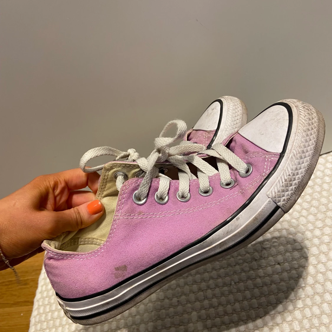 Låga rosa/lila Converse  - 90