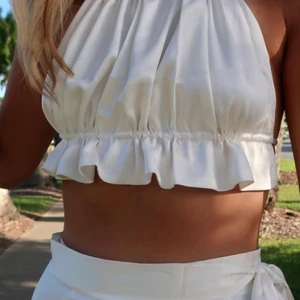 Satintopp - Supersnygg satintopp med öppen rygg!💕💕