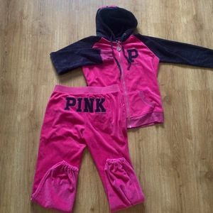 Dress PINK, victoria secret  - Dress från PINK VS. Aldrig använd. Står storlek XL mem pasar mig som har S! Kan vara junior size. Köparen står för frakten. Samma tyg som JC dressarna