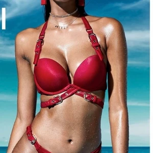 Ann Summers bikini topp - Snygg bikini bh med dubbel push up. Helt ny och aldrig använd (lapparna sitter kvar samt plasten på spännena) ❤️ storlek 75A  / UK 34A (rätt stor i storleken/kupan) 