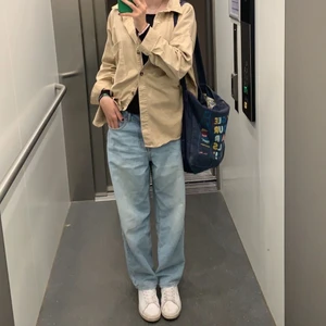 🎭🤯☀️🦖Asos  Lowrise baggy Jeans🦖☀️🤯🎭 - ASFETA asos jeans i ljusblå färg- perfekt till sommaren☀️☀️😍 Jag har satt ett band bak då dom är lite för stora i midjan på mig (skicka dm för närbild på bandet) men ingenting som syns framifrån🥰