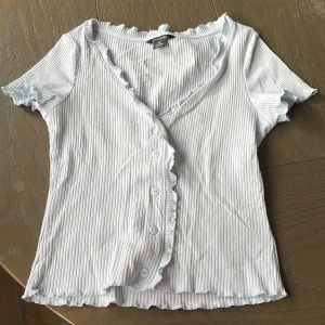 Sommar tröja  - Använd ett få tal gånger, i väldigt bra skick. Storlek xs