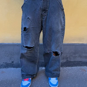 Jnco jeans - Bästa jeansen från jnco som pionerade med baggy byxor på 90 talet! Många hål i sig men de gör inge, avklippta oxå!