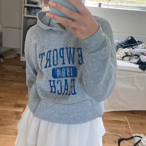 Hoodie - Säljer denna jättefina Hoodie ,dom är andvänd en gång .Köparen står för frakten❣️❣️