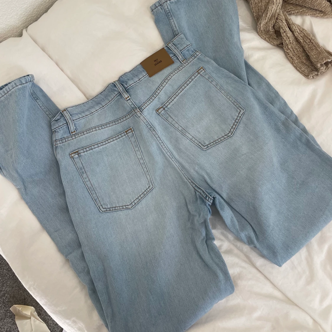 Ljusa jeans med slits - 90