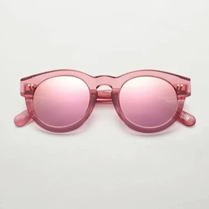 Chimi glasögon  - Säljer mina skitsnygga rosa chimis, som inte finns att köpa längre! Bra skick❤️