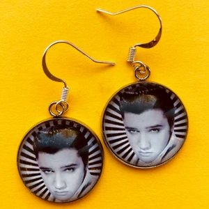 Elvis örhängen  - Nickelfria krokar och fri frakt 🎸🎸