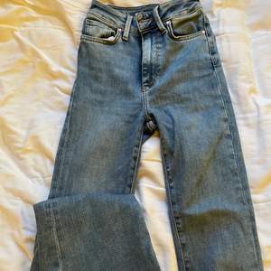 Peachy flair jeans från BikBok, så fina och använda fåtal gånger💗 nypris 599 säljer för 199 :)