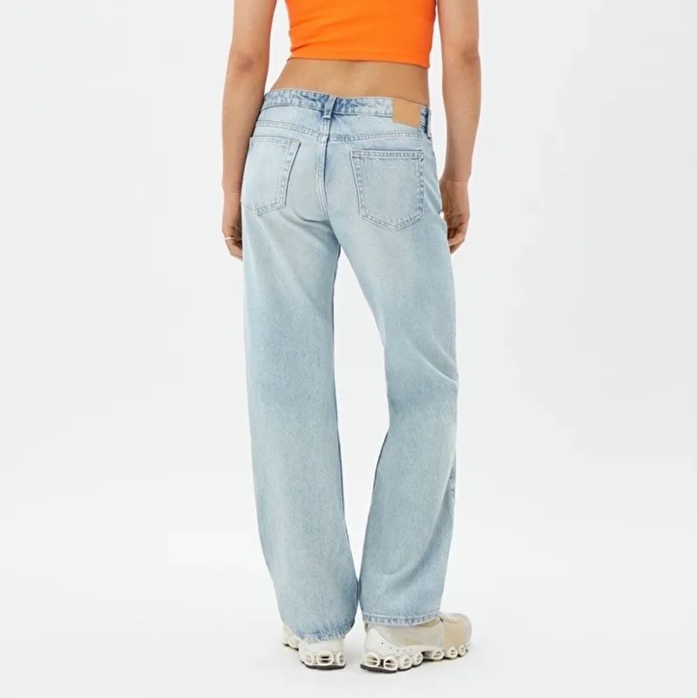Säljer mina low waist arrow jeans som jag köpte här på plick💕 dom är i strl 27/32, frakt tillkommer💕💕. Jeans & Byxor.
