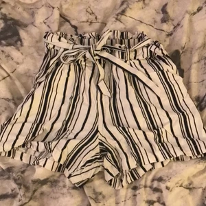 Shorts ❤️ - Ett par shorts från Lindex . Väl använda ❤️