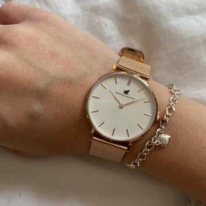 Säljer denna rosé-guld klockan. Från märket: hexter&baines , nypris 1000.  💕🌸