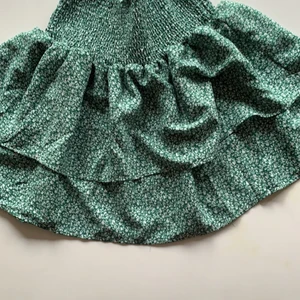 Grön kjol - Hej, jag säljer min gröna kjol i storlek 34 från shein! Säljer pågrund av att den aldrig kommit till användning💞💞 Vid frågor elr intresse hör av er till mig så svarar jag så fort jag kan💕💕