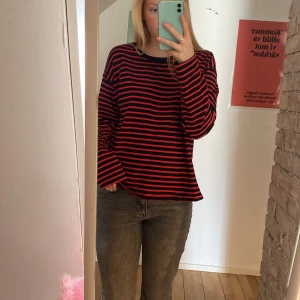 Randig tröja - Säljer denna jätte fina randiga tröjan från zara❤️ sparsamt använd!