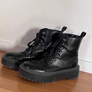 very comfortable and stylish chunky boots from gina tricot! note: they are not made from leather