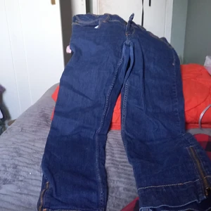 Lågmidjade jins  - Blåa låg midjade jins 