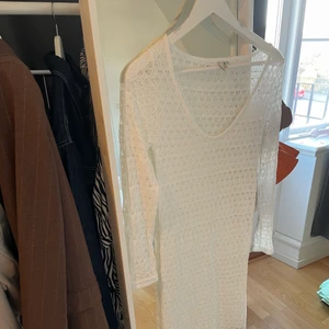 Virkad strandklänning  - Virkad strandklänning från Nelly, aldrig använd! ❤️