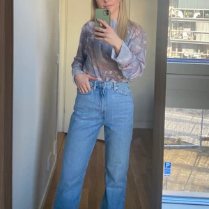 Weekday jeans rowe - Säljer mina nyinköpta jeans från WEEKDAY i modellen rowe, storlek 26/30. Använt väldigt få gånger.