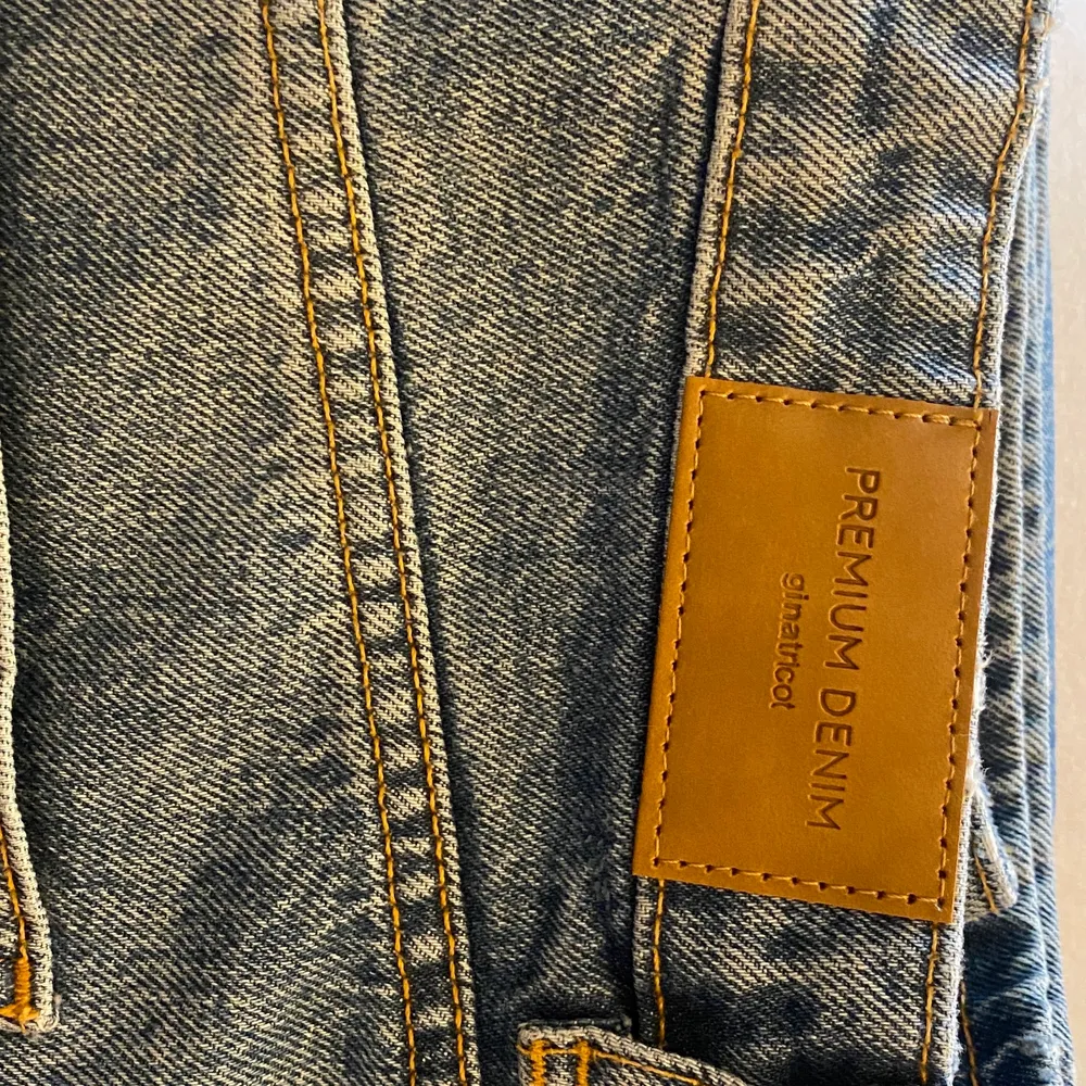 helt oanvända då de är för långa för mej. jag är 156. fina jeans. . Jeans & Byxor.