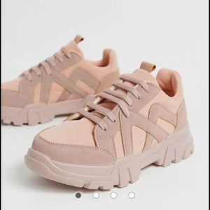ASOS Rosa Chunky Sneakers strl 38 - Chunky sneakers från ASOS. Använda max 3 ggr så är i väldigt fint skick. Storlek 38. Kan mötas upp i Göteborg eller posta mot frakt!