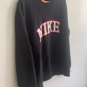 Nike sweatshirt storlek L 