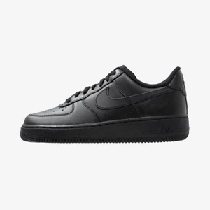Nike Air Force-Black - Svarta Nike Air Force i storlek 44. Endast använda ett par gånger. Vid frågor eller bild på skorna tveka inte att skriv!