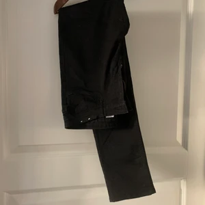 Skinny jeans  - Svarta skinny jeans storlek 170. Perfekt för castings och CV bilder! Är absolut öppen för prisförslag, kan mötas upp i Stockholm och det är bara att skriva för fler bilder!!