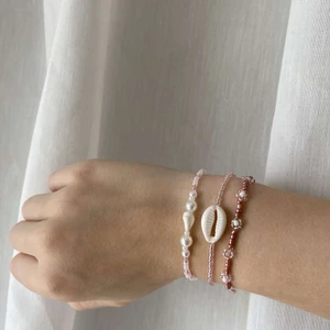 Armband  - 5 armband kostar 65 kr💘 4 armband kostar 50kr💘 3 armband kostar 40kr💘 2 armband kostar 25💘 1 armband kostar 14kr💘 skriv till oss vid minsta intresse eller frågor💕