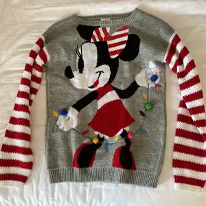 Mimmi mus tröja från Disney store ( mall of scandinavia ). Bra skick säljs för 200 kr + ( frakt ) ♥️🎈. Storlek XS.