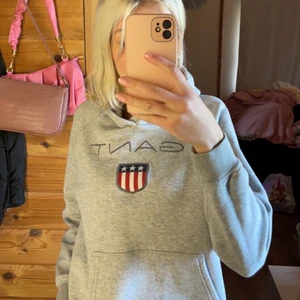 Gant  - Säljer pga av att den är för liten och knappt använd!💕 Det är en äkta Gant hoodie! frakt tillkommer💕