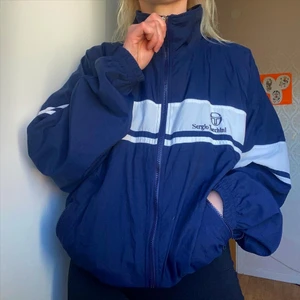 Sergio Tacchini windbreaker - Retro ST jacka som aldrig kommer till användning. Perfekt nu till sommaren