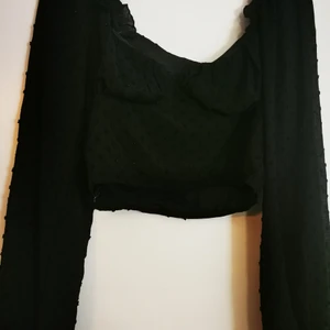 Croppad top pretty little thing stl 38 - Snygg tröja stl 38 från pretty little thing 